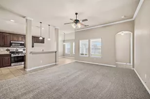 205 Commonwealth Cir, Waxahachie, TX 75165 - Photo 4