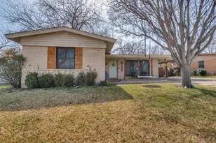 2206 Cloverdale St, Arlington, TX 76010 - Photo 2