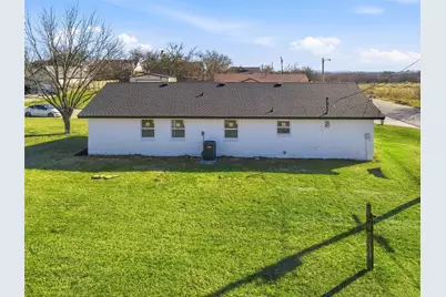 1001 Newby Avenue, Bridgeport, TX 76426 - Photo 30