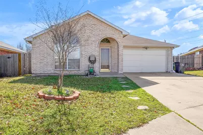 736 W Colony Drive, Arlington, TX 76001 - Photo 1