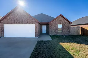 1020 Springview Ln, Mabank, TX 75147 - Photo 2