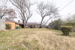 909 Bradfield Dr, Garland, TX 75042 - Photo 2