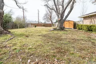 909 Bradfield Dr, Garland, TX 75042 - Photo 4