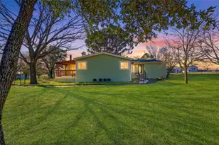 1050 Stadium Dr, Joshua, TX 76058 - Photo 40