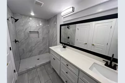 825 Texas Street, Graham, TX 76450 - Photo 6