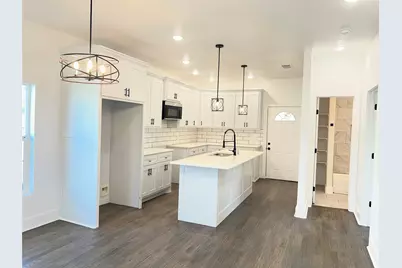 825 Texas Street, Graham, TX 76450 - Photo 2