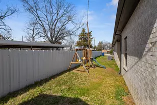 909 1st St, Bridgeport, TX 76426 - Photo 26