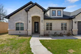 909 1st St, Bridgeport, TX 76426 - Photo 2