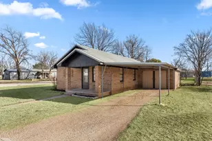 201 W Belknap St, Seymour, TX 76380 - Photo 2