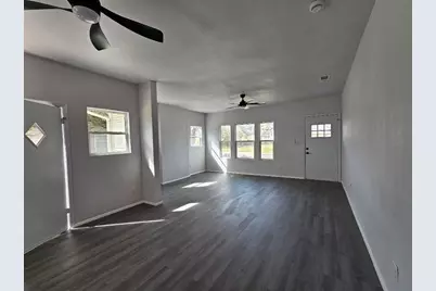 217 W Heard Street, Cleburne, TX 76033 - Photo 4