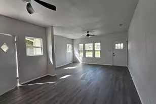 217 W Heard St, Cleburne, TX 76033 - Photo 4