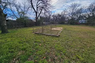 217 W Heard St, Cleburne, TX 76033 - Photo 18