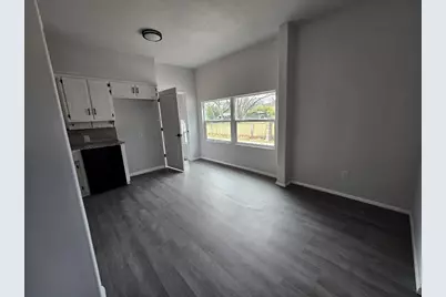 217 W Heard Street, Cleburne, TX 76033 - Photo 6