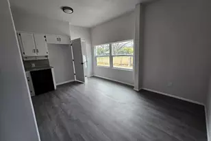 217 W Heard St, Cleburne, TX 76033 - Photo 6