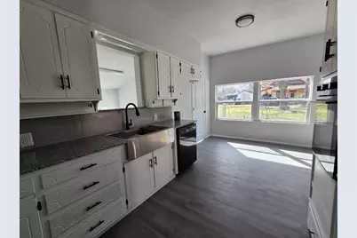 217 W Heard Street, Cleburne, TX 76033 - Photo 8