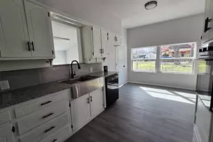 217 W Heard St, Cleburne, TX 76033 - Photo 8