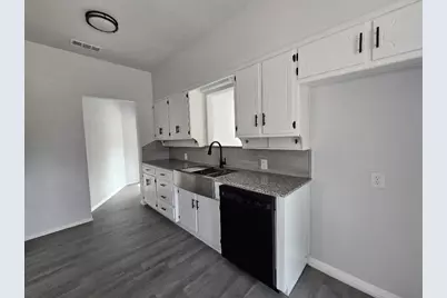 217 W Heard Street, Cleburne, TX 76033 - Photo 6