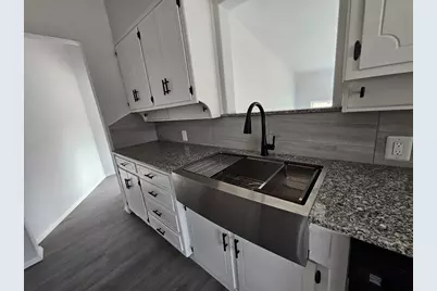 217 W Heard Street, Cleburne, TX 76033 - Photo 8