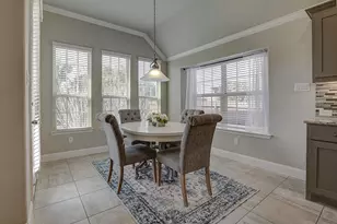 627 Bridgewater St, Euless, TX 76039 - Photo 4