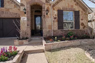 627 Bridgewater St, Euless, TX 76039 - Photo 2