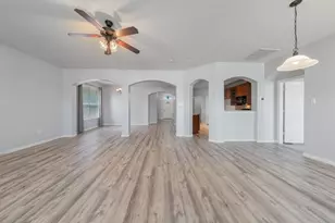 5541 Grenada Dr, Fort Worth, TX 76119 - Photo 14