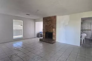 702 Westover Dr, Lancaster, TX 75134 - Photo 2