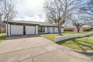 2512 Glen Garden Ave, Forest Hill, TX 76119 - Photo 4