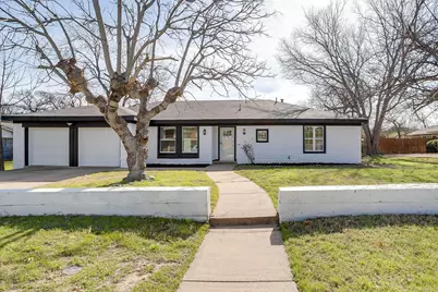 2512 Glen Garden Avenue, Forest Hill, TX 76119 - Photo 2