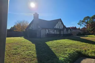 201 W Louella Dr, Hurst, TX 76054 - Photo 2