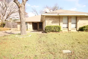 711 Dickey Dr, Euless, TX 76040 - Photo 2