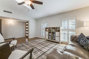 10819 Wallbrook Dr, Dallas, TX 75238 - Photo 18