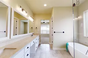 2405 Vineyard Dr, Granbury, TX 76048 - Photo 18