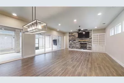 2405 Vineyard Drive, Granbury, TX 76048 - Photo 4