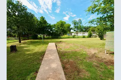 1441 Brazos Street, Graham, TX 76450 - Photo 28