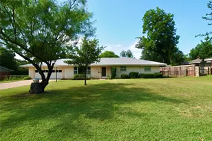 1441 Brazos St, Graham, TX 76450 - Photo 34