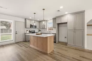 1510 Finley Rd, Irving, TX 75062 - Photo 6