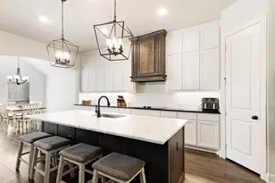 1905 Silver Falls Dr, Burleson, TX 76028 - Photo 10