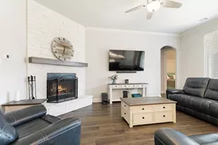 1905 Silver Falls Dr, Burleson, TX 76028 - Photo 8