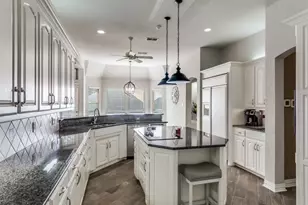 405 Shenandoah Dr, Burleson, TX 76028 - Photo 10