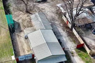 313 E 9th St, Clifton, TX 76634 - Photo 1