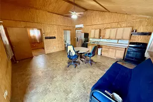 313 E 9th St, Clifton, TX 76634 - Photo 6