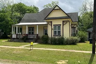 317 E Grand St, Whitewright, TX 75491 - Photo 1