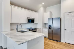 533 Lowery Oaks Trl, Fort Worth, TX 76120 - Photo 4