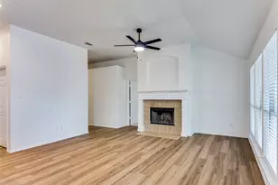 533 Lowery Oaks Trl, Fort Worth, TX 76120 - Photo 10