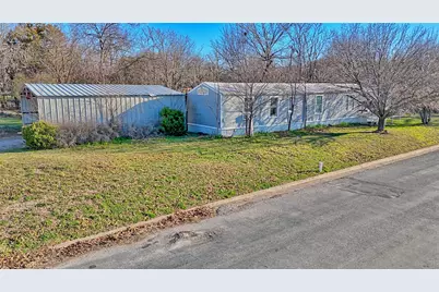 600 E Nelson Street, Bowie, TX 76230 - Photo 2
