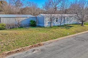 600 E Nelson St, Bowie, TX 76230 - Photo 2