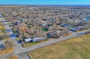 600 E Nelson St, Bowie, TX 76230 - Photo 1