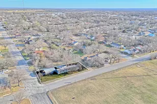 600 E Nelson St, Bowie, TX 76230 - Photo 32