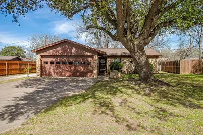 308 Thompson Court, Saginaw, TX 76179 - Photo 2