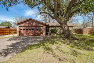 308 Thompson Ct, Saginaw, TX 76179 - Photo 2